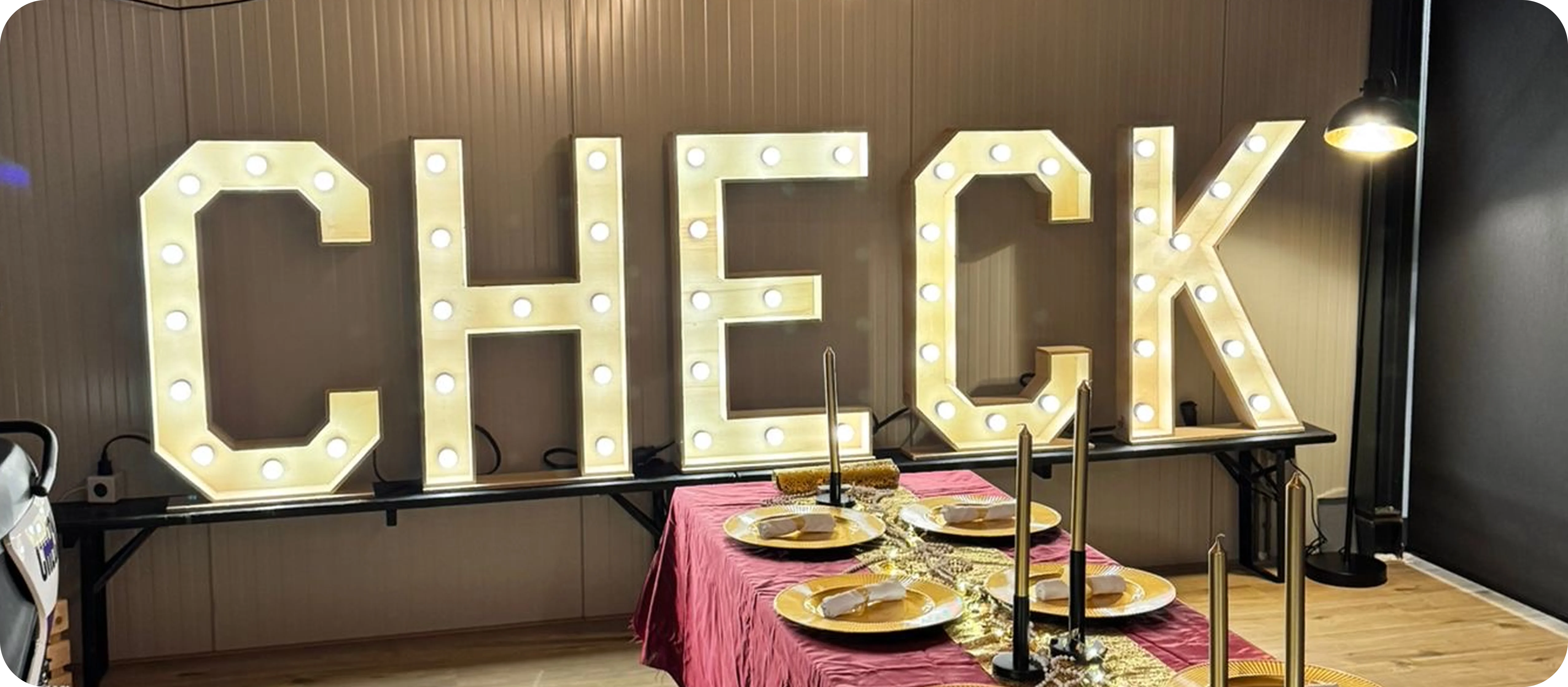 Lichtletters als opvallend 